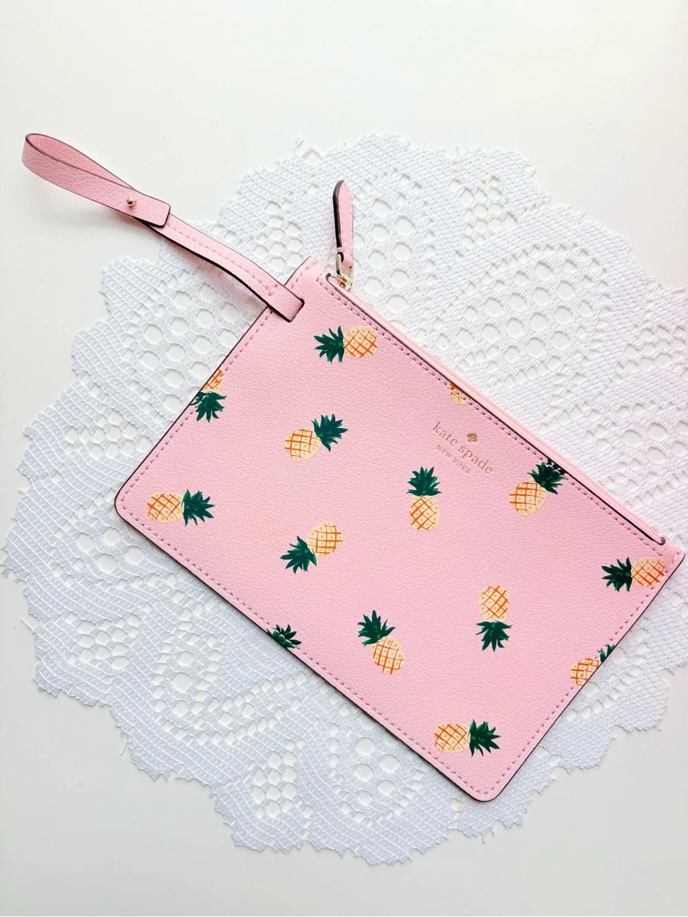 Kate Spade Pink Pineapple Print Wristlet 🍍💕